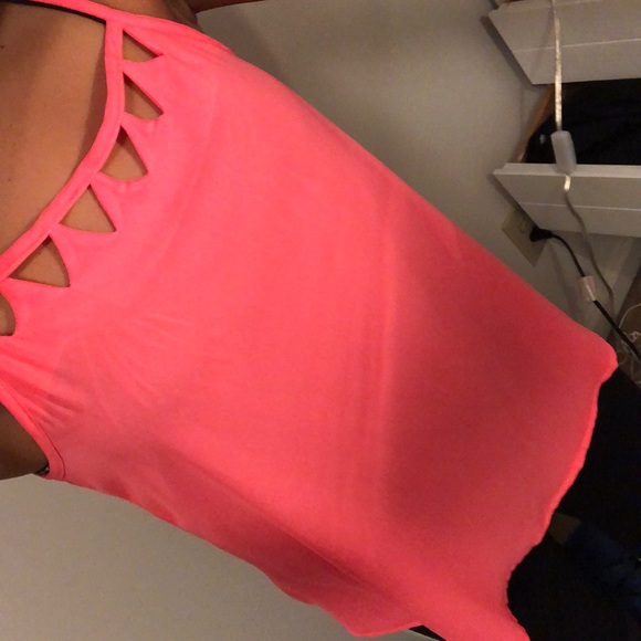 Small neon pink tank - Picture 2 of 5